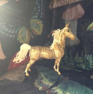 Breyer JAH 30th anniversary Gold Filigree
